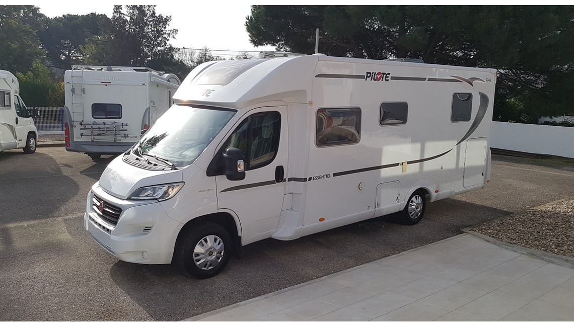 PILOTE ( RESERVADO) - ESSENTIEL P 746 - Caravanlux