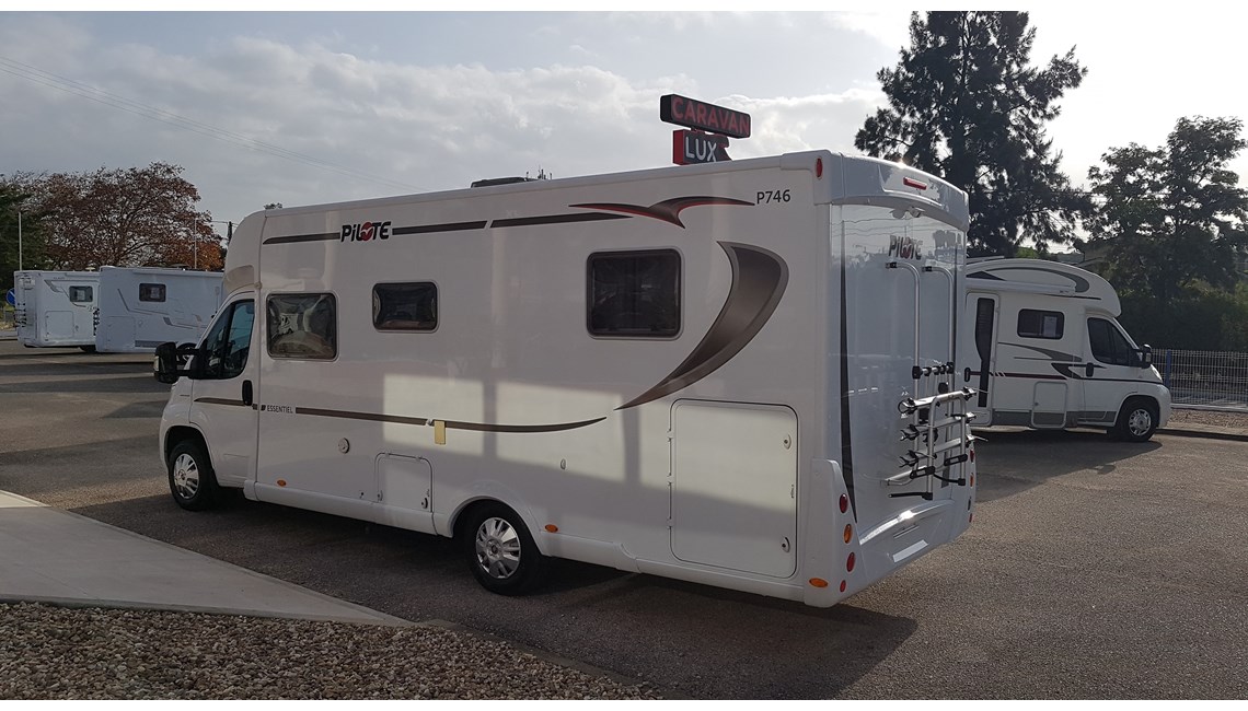 PILOTE ( RESERVADO) - ESSENTIEL P 746 - Caravanlux