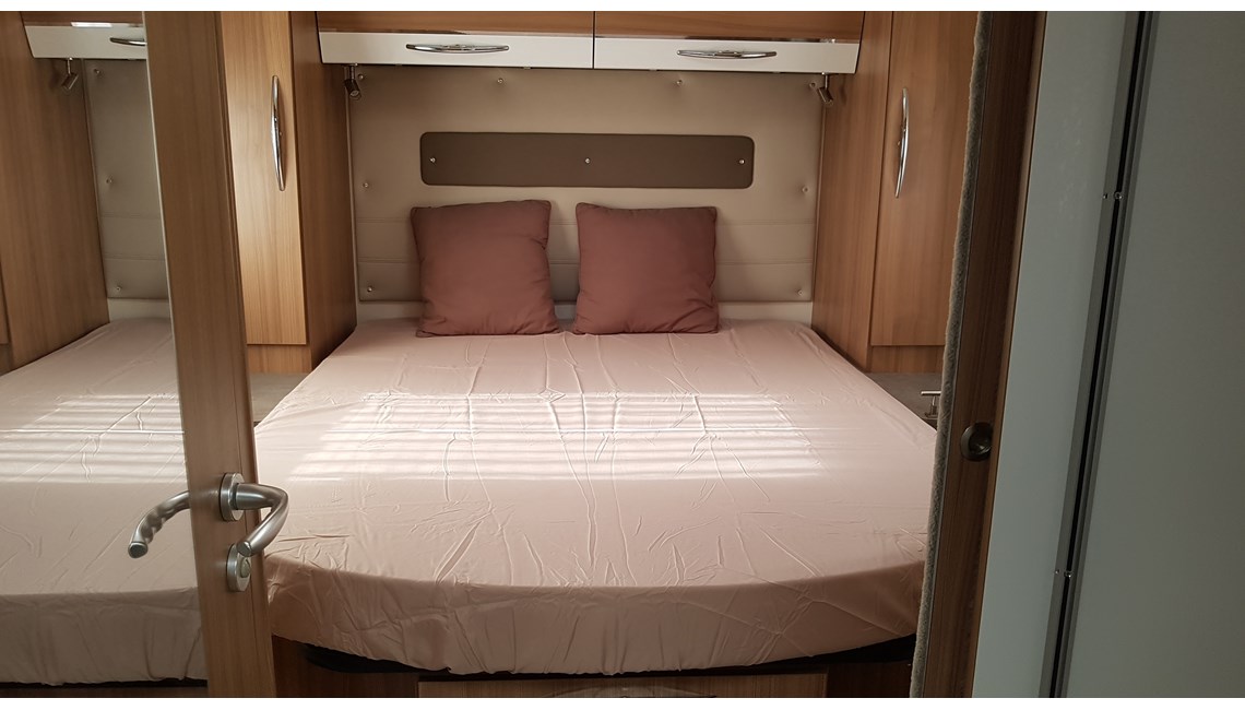 PILOTE ( RESERVADO) - ESSENTIEL P 746 - Caravanlux