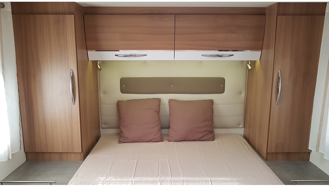 PILOTE ( RESERVADO) - ESSENTIEL P 746 - Caravanlux