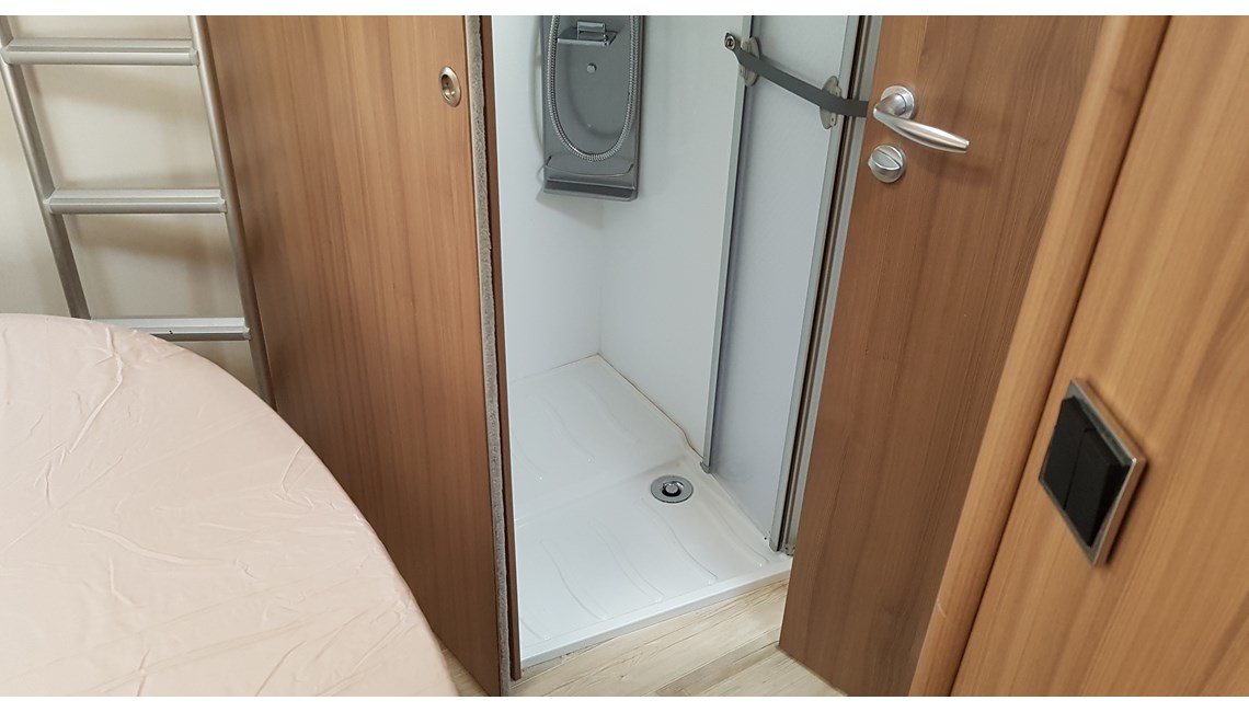 PILOTE ( RESERVADO) - ESSENTIEL P 746 - Caravanlux