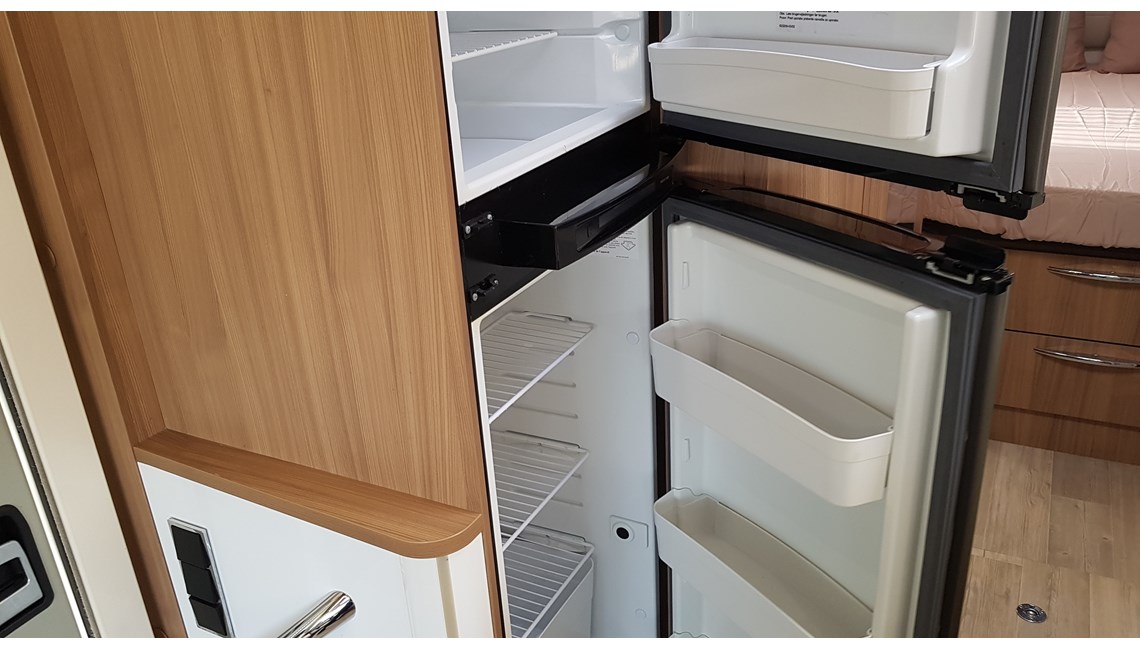 PILOTE ( RESERVADO) - ESSENTIEL P 746 - Caravanlux