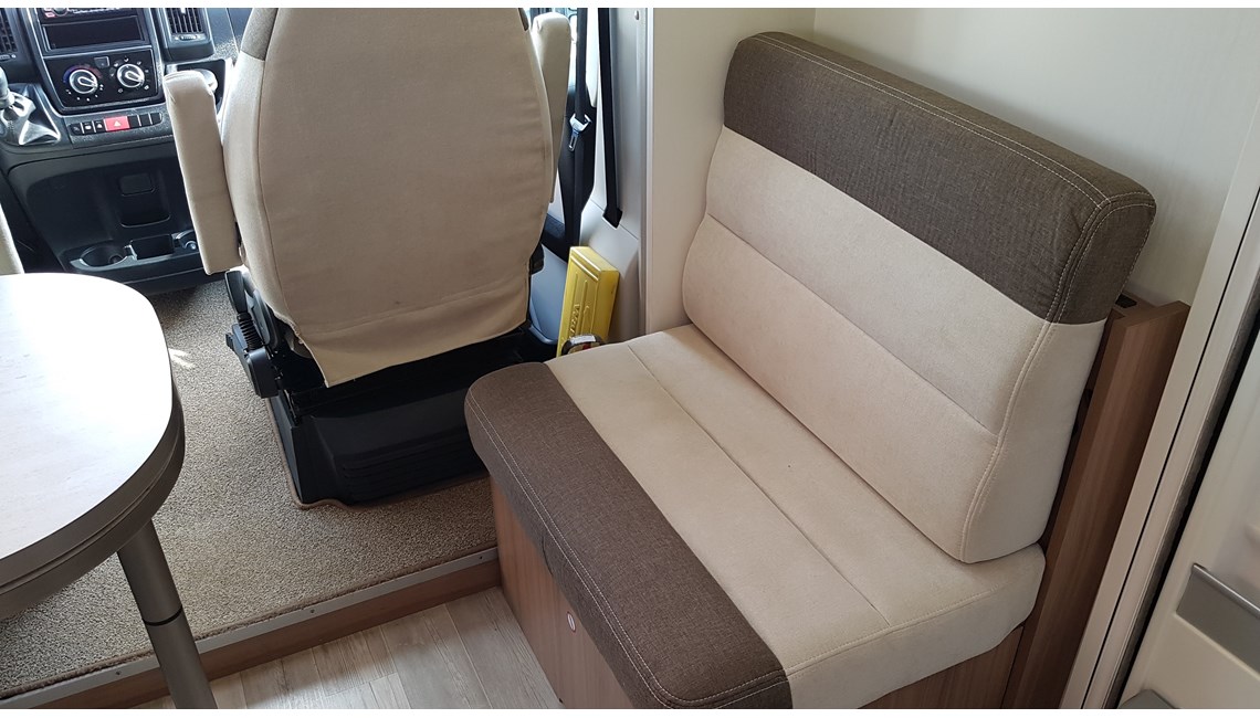 PILOTE ( RESERVADO) - ESSENTIEL P 746 - Caravanlux