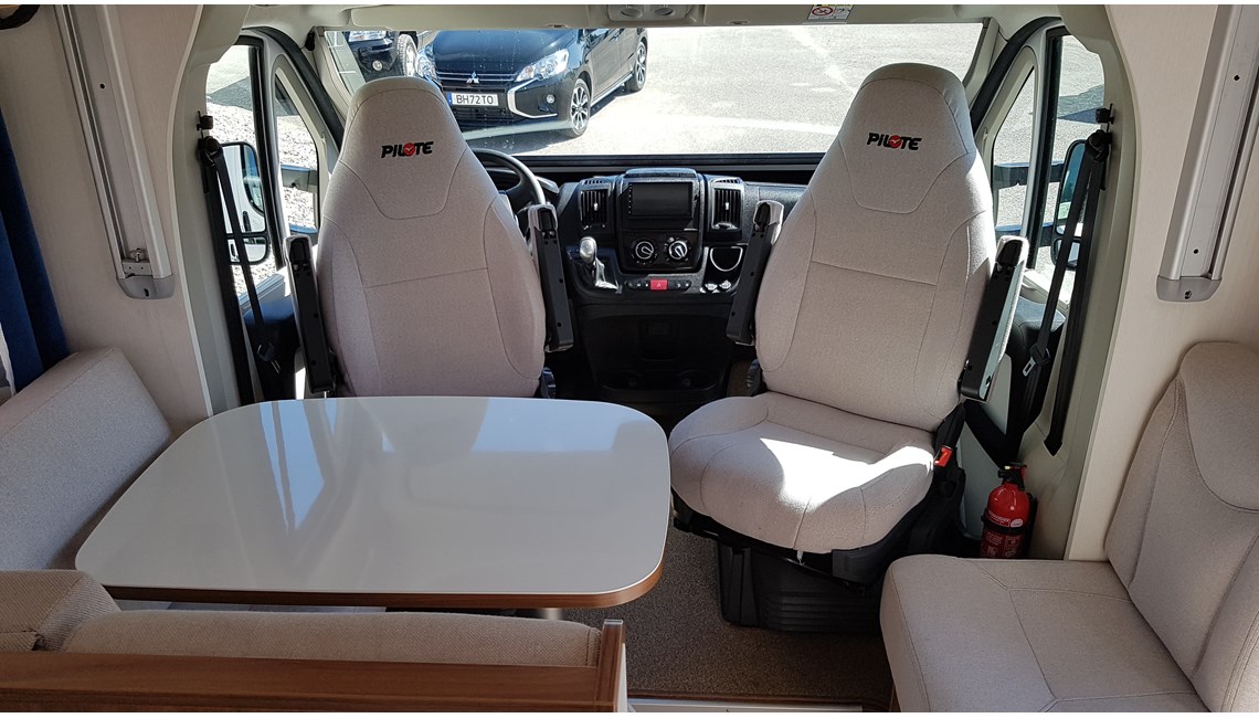 PILOTE - ESSENTIAL P706 - Caravanlux