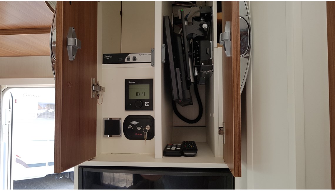 PILOTE - ESSENTIAL P706 - Caravanlux
