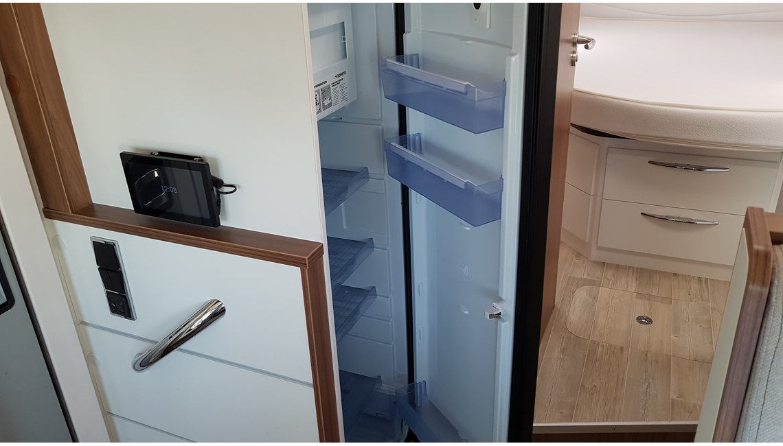 PILOTE - ESSENTIAL P706 - Caravanlux