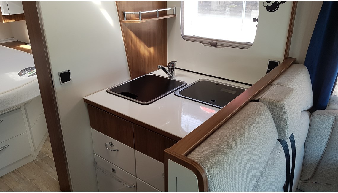 PILOTE - ESSENTIAL P706 - Caravanlux