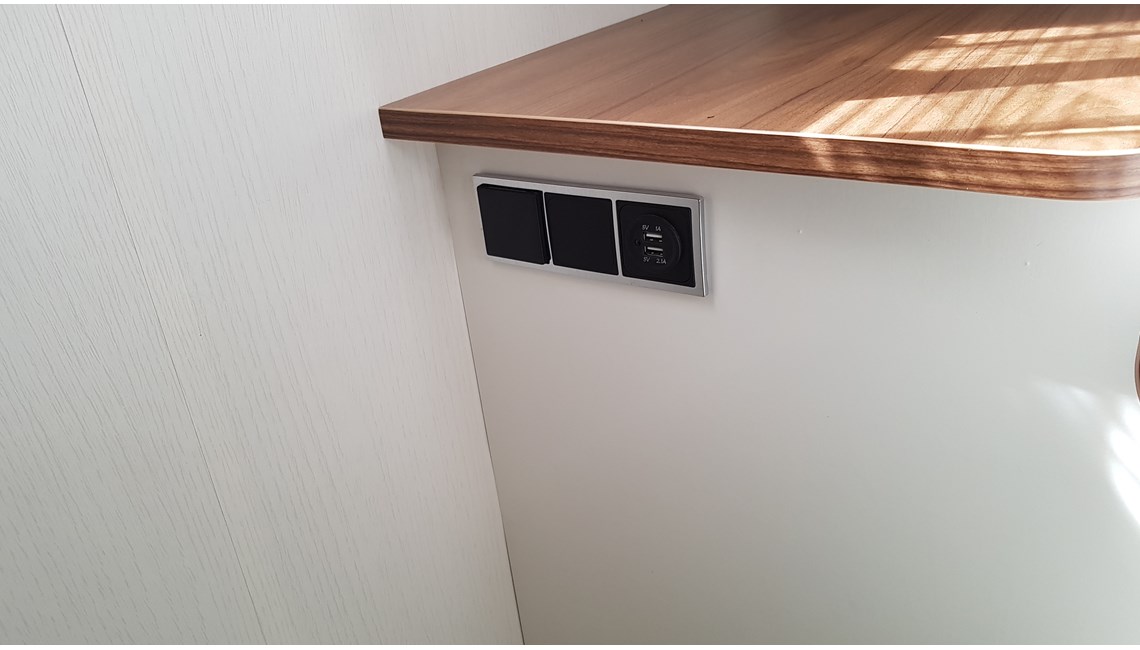 PILOTE - ESSENTIAL P706 - Caravanlux