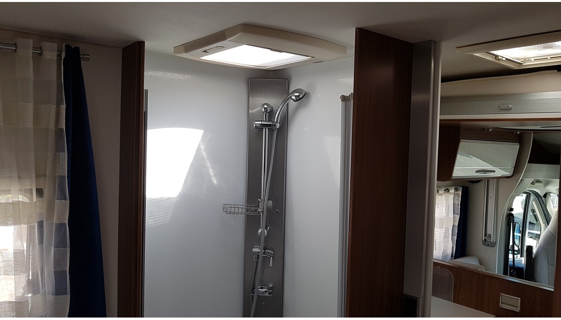 PILOTE - ESSENTIAL P706 - Caravanlux
