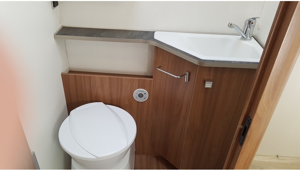 PILOTE - ESSENTIAL P706 - Caravanlux