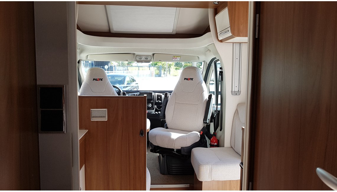 PILOTE - ESSENTIAL P706 - Caravanlux