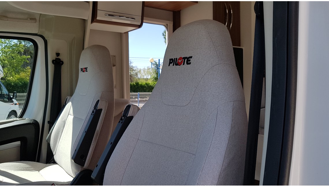 PILOTE - ESSENTIAL P706 - Caravanlux